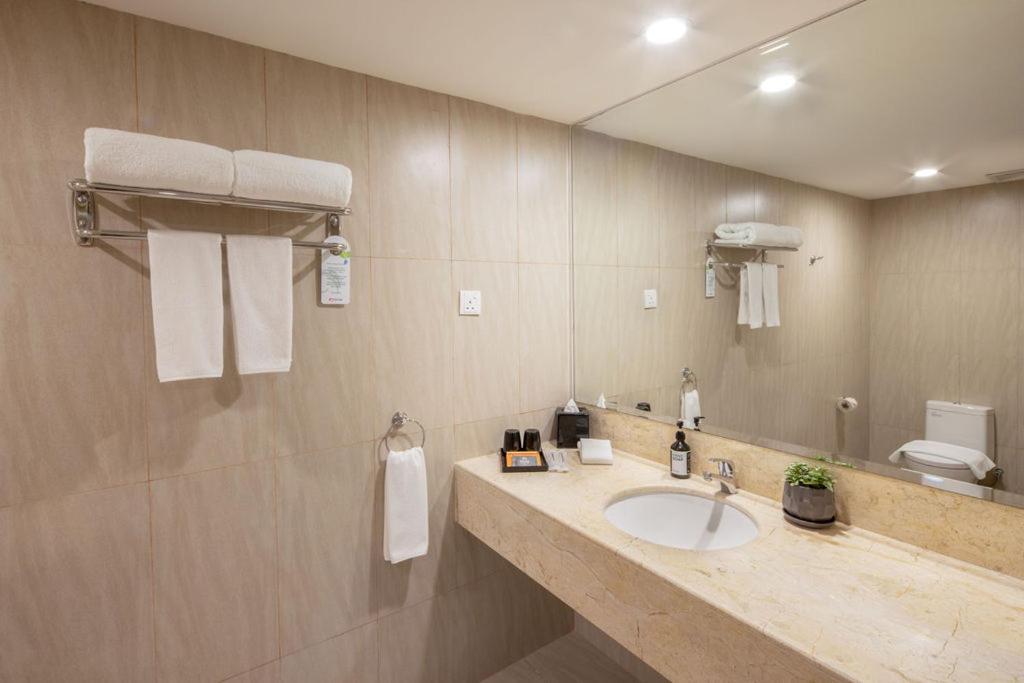Rocana Hotel Kuantan Extérieur photo
