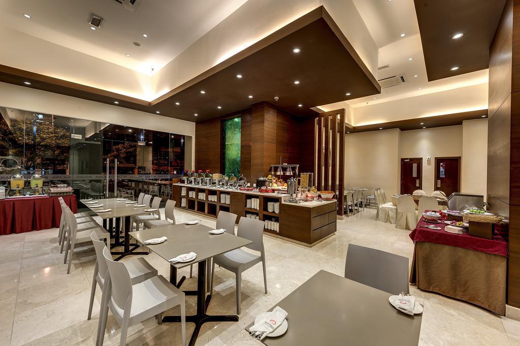 Rocana Hotel Kuantan Extérieur photo