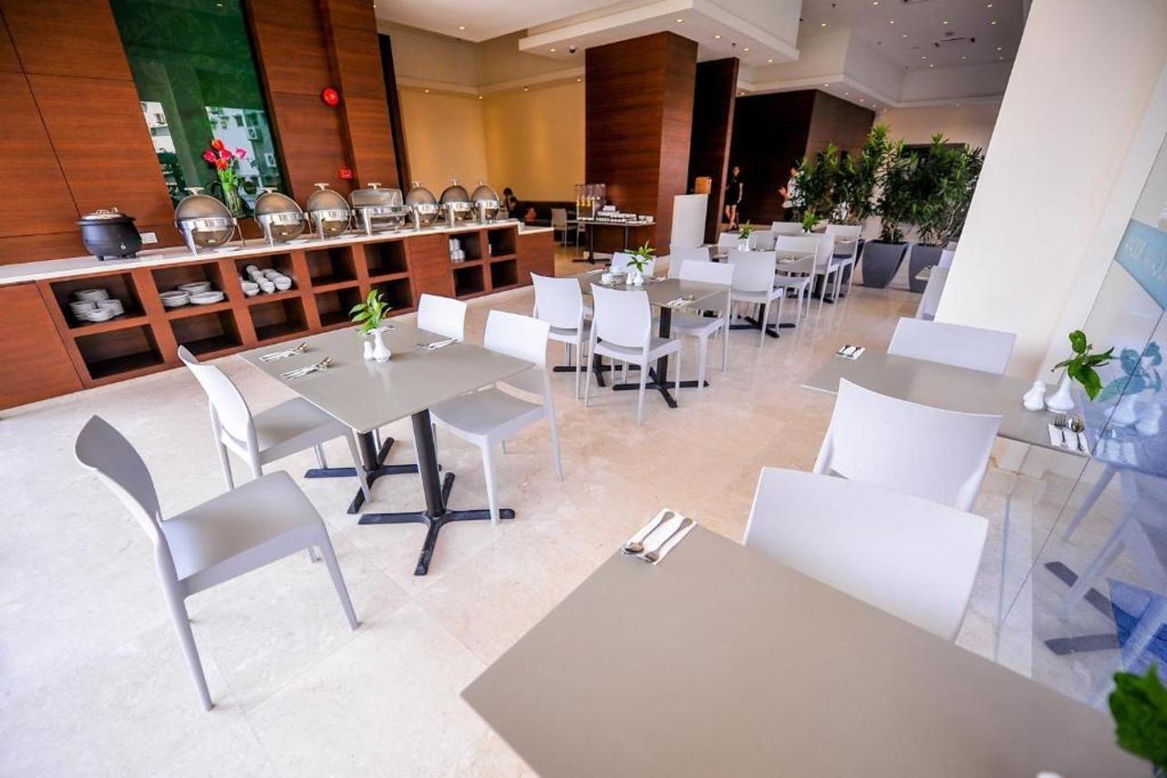 Rocana Hotel Kuantan Extérieur photo