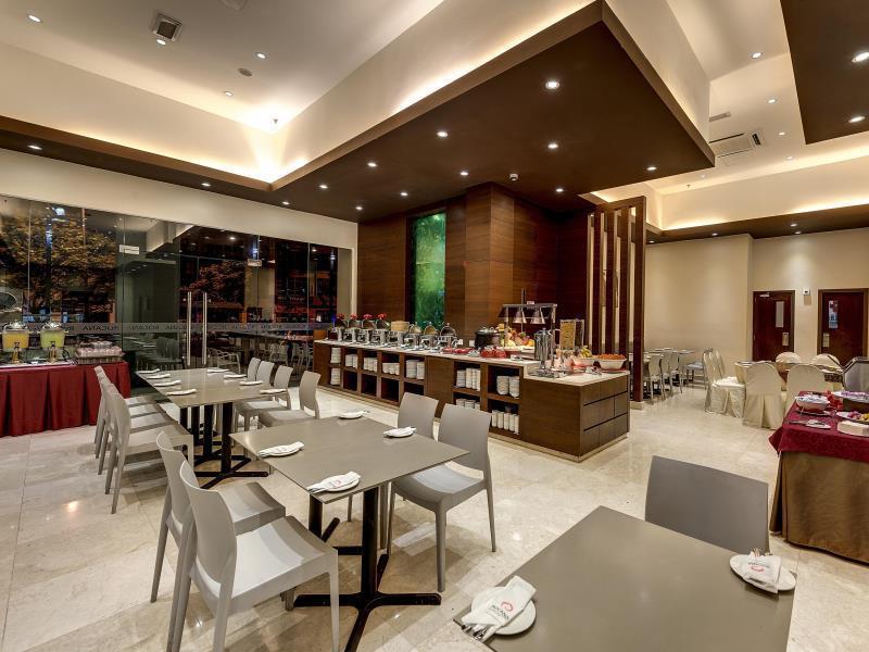 Rocana Hotel Kuantan Extérieur photo